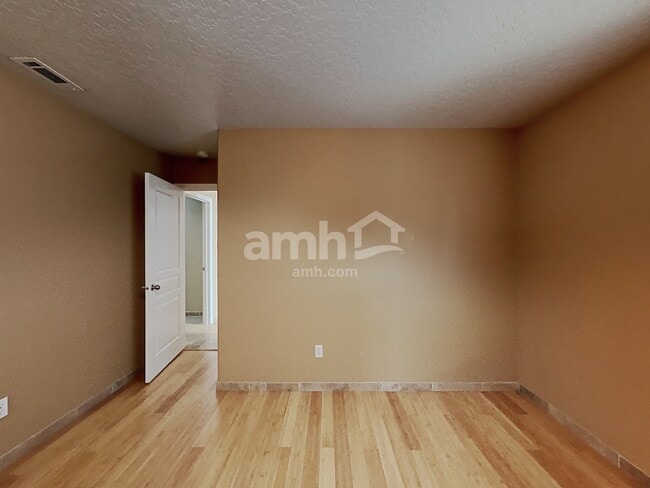 Building Photo - 11115 W Rose Lake St