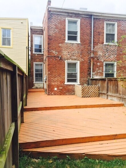 Building Photo - 511 St James St