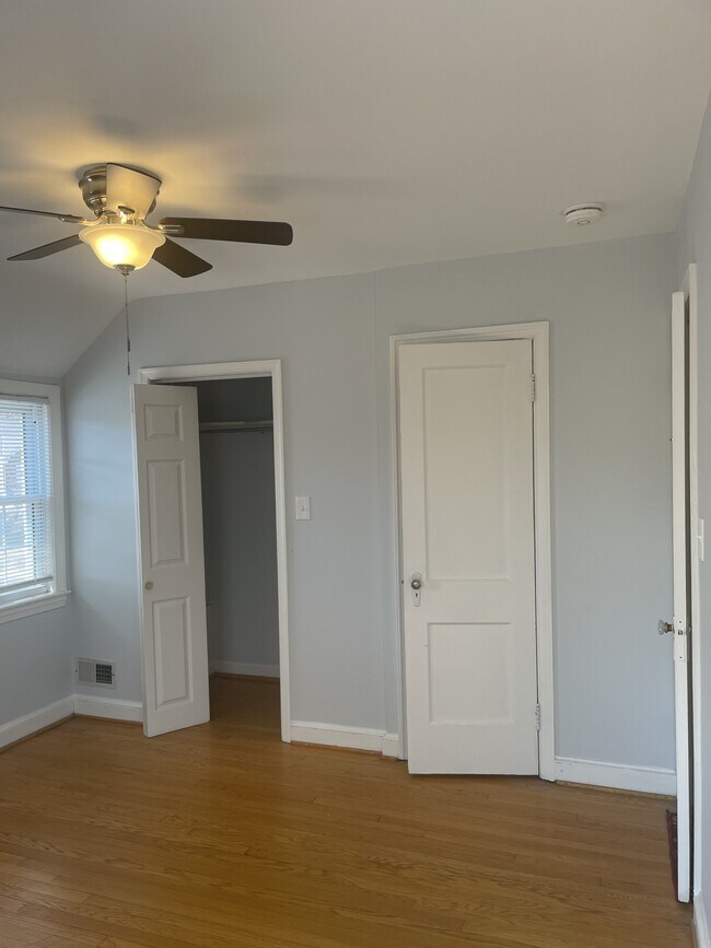 Building Photo - 633 N Nelson St