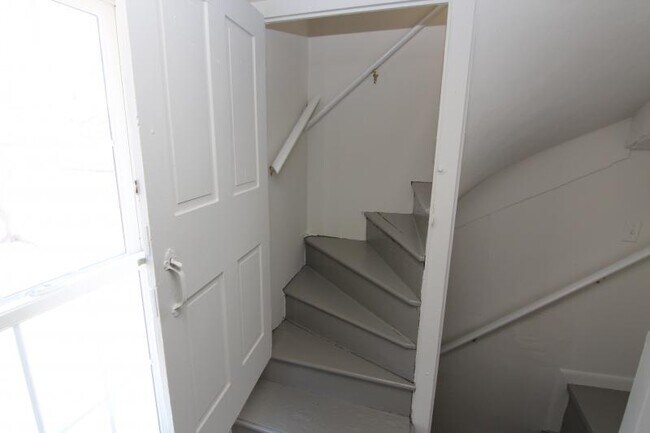 Building Photo - 76 Chestnut St