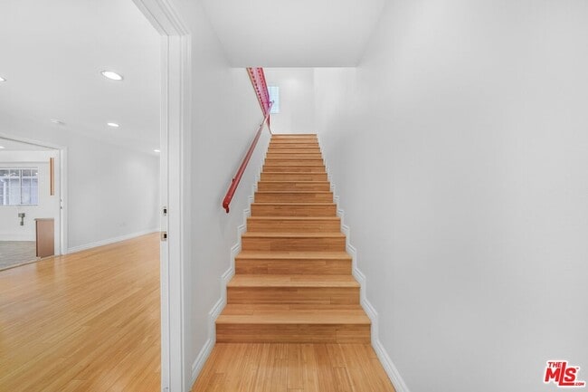 Building Photo - 741 N Las Palmas Ave