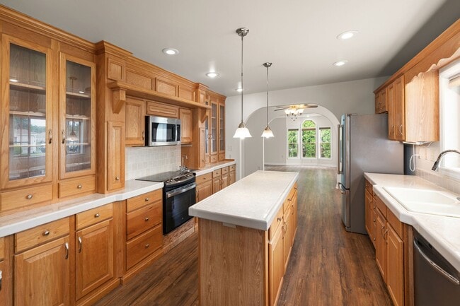 Building Photo - Milton Gem for Rent! Spacious 3BR Home, pe...