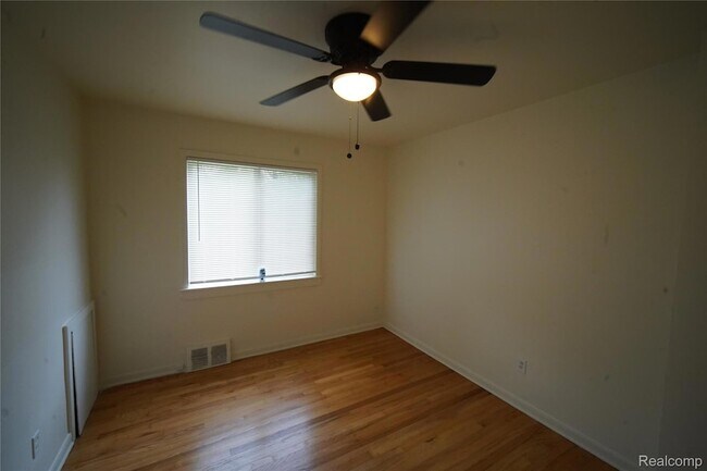 Building Photo - 16145 Baylis St