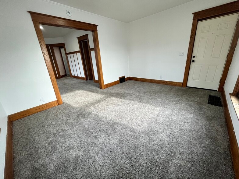 Building Photo - 239 Ann St NE