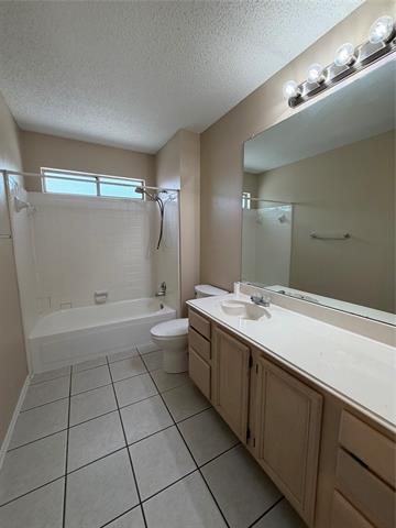 Building Photo - 706 Willow Oak Dr