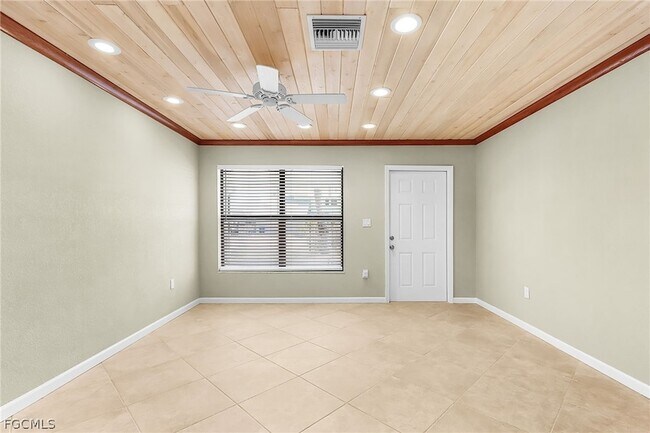 Building Photo - 2371 Baybreeze St