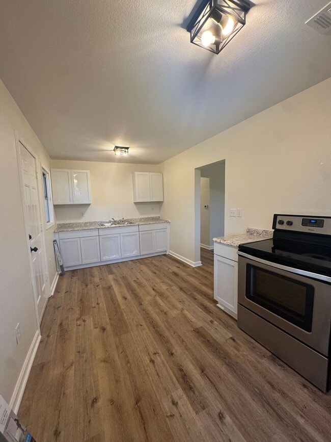 Building Photo - 3 Bed / 1 Bath between Jonesboro and Lake City