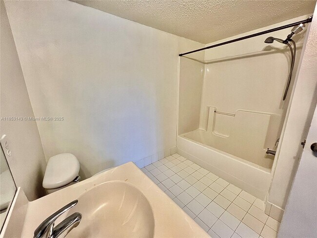 Building Photo - 9905 Westwood Dr