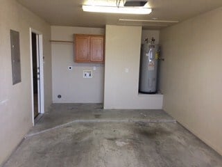 Building Photo - 3 Bedroom | 2 Bath Duplex – Modern Comfort...