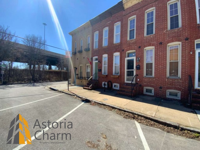 Building Photo - Stylish 2 Bedroom with Spa Bath, Hardwood Floors and Parking