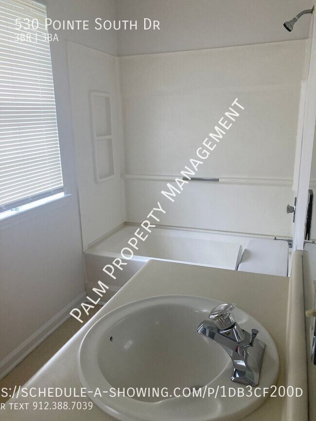 Building Photo - 530 Pointe S Dr