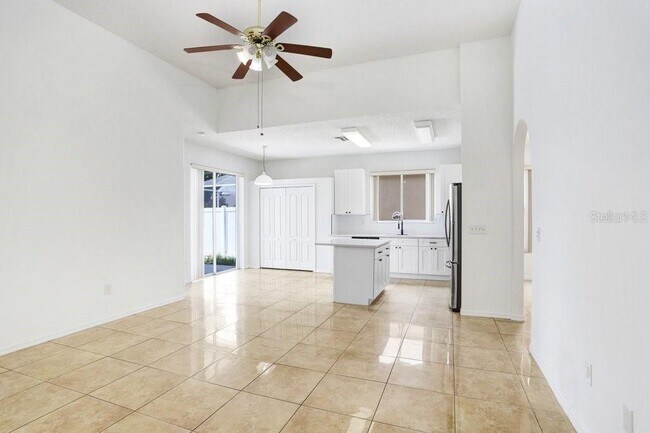 Building Photo - 930 Grand Canyon Dr