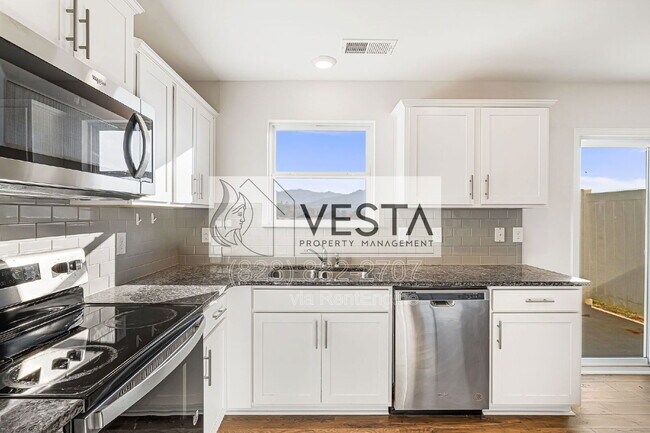 Building Photo - 30 Benedict Ln