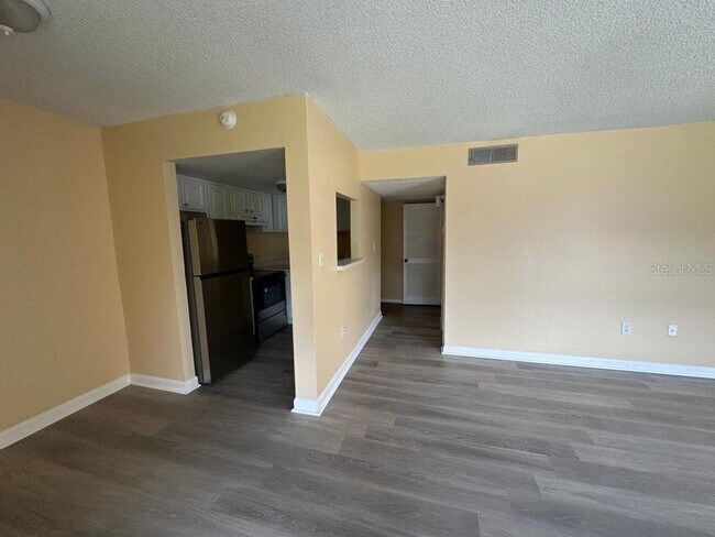 Building Photo - 2553 N Alafaya Trail