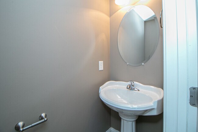Building Photo - 144 Sycamore Hill Dr