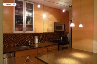 Building Photo - 400 Central Prk W