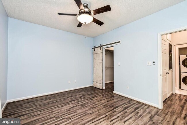 Building Photo - 13070 Autumn Woods Way