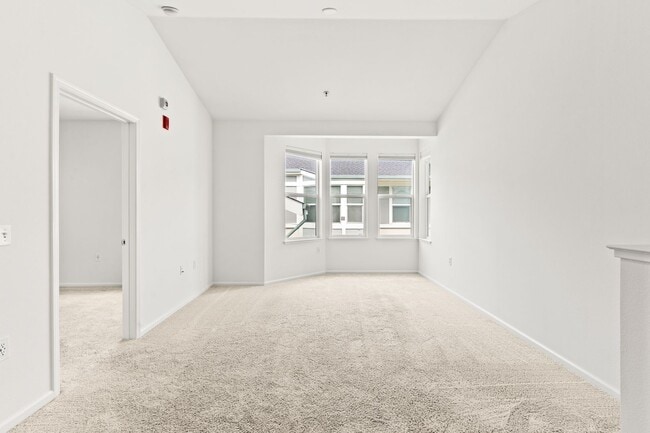 Building Photo - Downtown Oakland Condo w/ Parking & In Unit Laundry