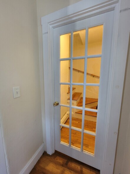Entrance to third floor level - 90 North St