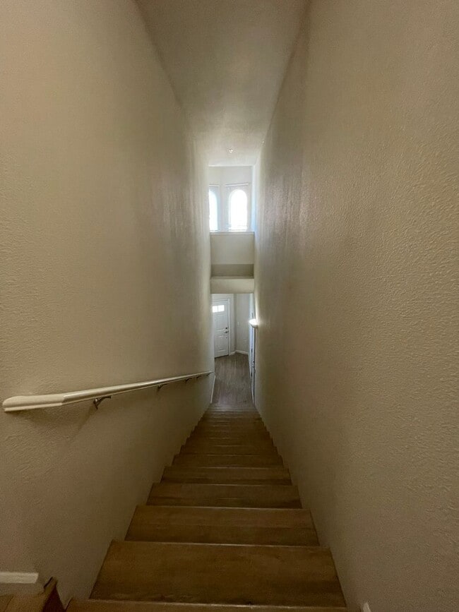 Building Photo - Vessona: Desirable Gated Community: 2bdrm 2bath with Loft!