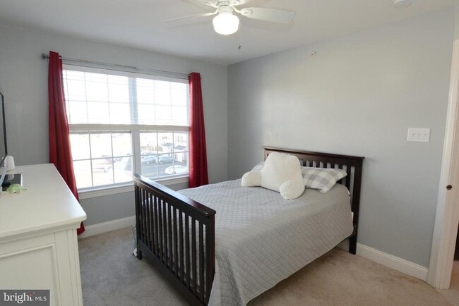 Building Photo - 326 W Hamlin Ave