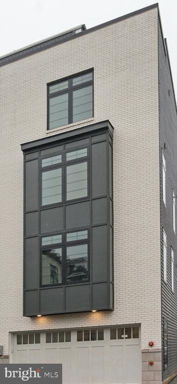 Building Photo - 7519R Ridge Ave