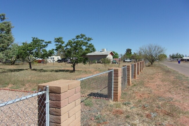 Building Photo - Great views on one acre.