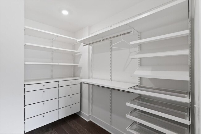 Building Photo - Charming Furnished HighRise 2BR Condo in Atlanta