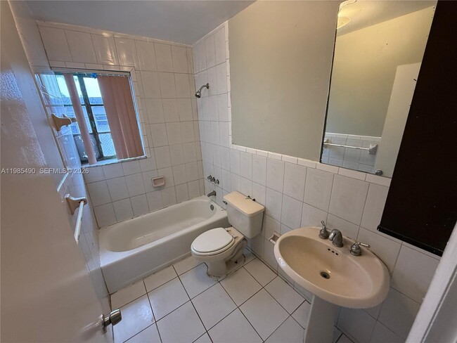 Building Photo - 1751 NW 29th St