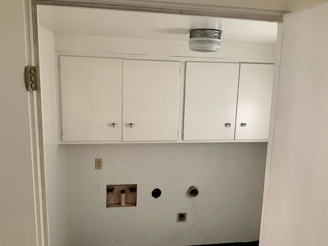 Building Photo - 2 Bedroom Near Harlow