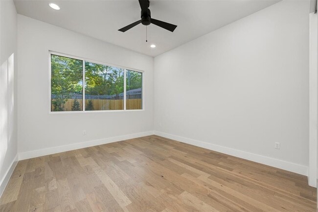 Building Photo - 407 El Paso St