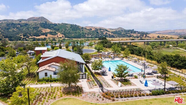 Building Photo - 61 Harness Wy