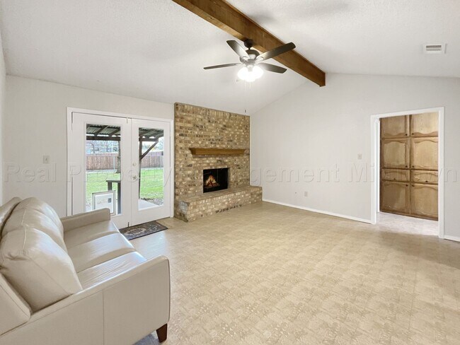 Building Photo - 841 S Atkerson Ln
