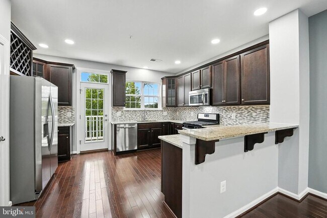 Building Photo - 7416 Riding Meadow Way