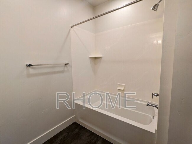 Building Photo - 965 S 200 W