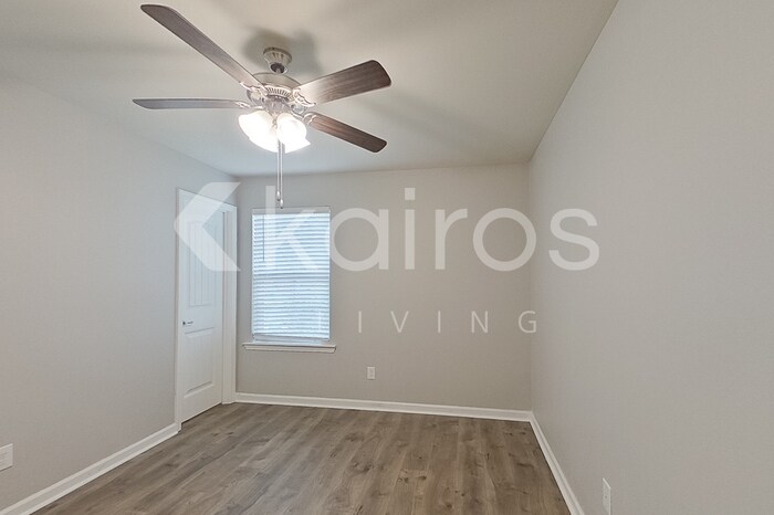 Building Photo - 413 Mango Dr