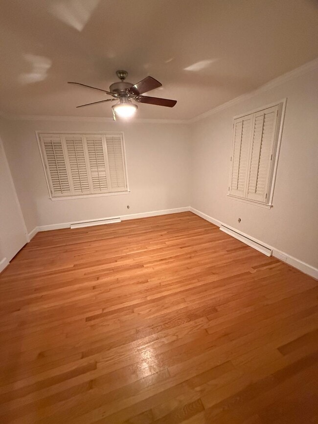 Building Photo - 2110 Villa Dr