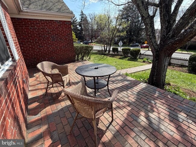 Building Photo - 2101 N Nottingham St