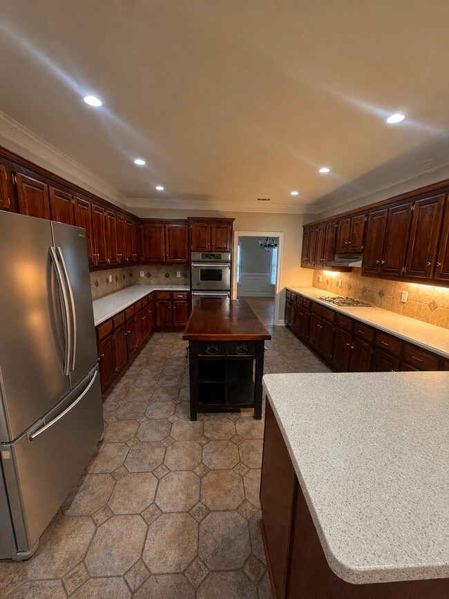 Building Photo - 860 Streamside Dr