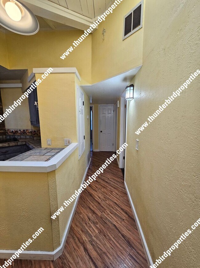 Building Photo - Lovely 3 bedroom, 2 baths in NE Heights!