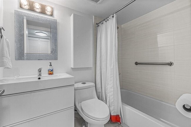 Building Photo - 154 Waterside Dr