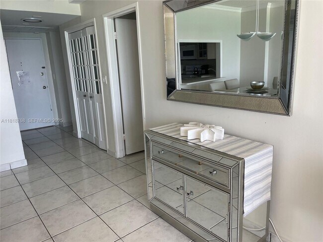 Building Photo - 5601 Collins Ave