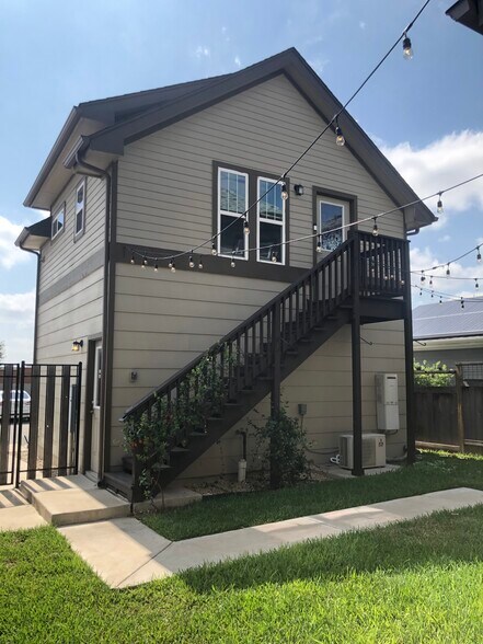 Building Photo - 819 Morrow St