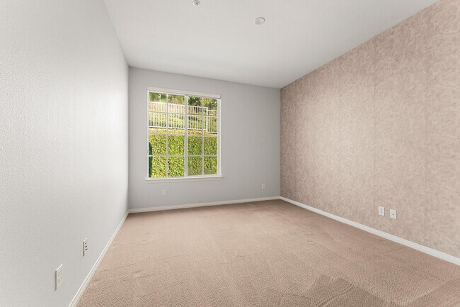 Building Photo - 4 Calle Regio
