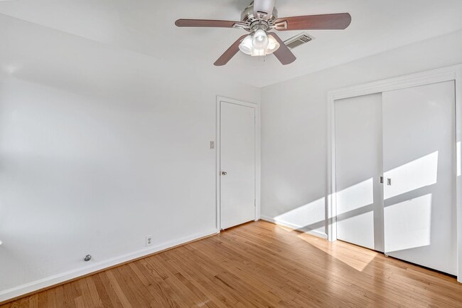 Building Photo - 1027 W 31st St