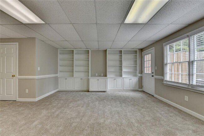 Building Photo - 10665 Wren Ridge Rd