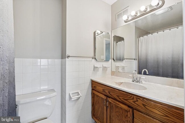 Building Photo - 214 Troon Ct