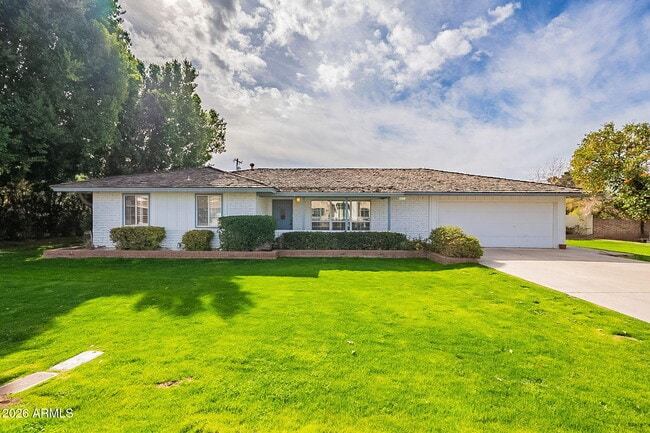 Building Photo - 5715 E Calle Del Paisano