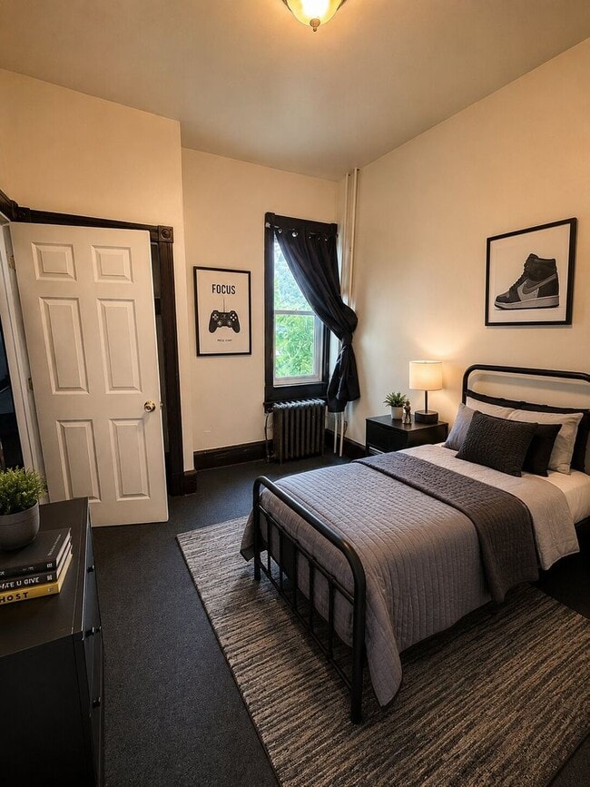 Building Photo - Spacious 6-Bedroom Rental in North Philadelphia | Small Dogs Welcome