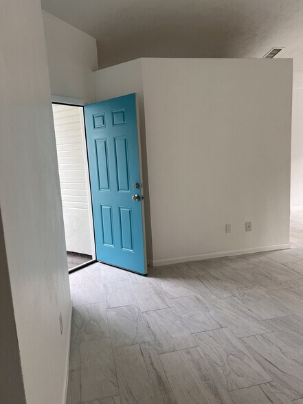 Building Photo - 19 Brittany Ln